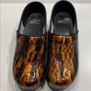Danskos size 39